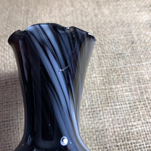 6" Black Glass Bud Vase With White Splatter Swirl Tall FLAW - Picture 8 of 8